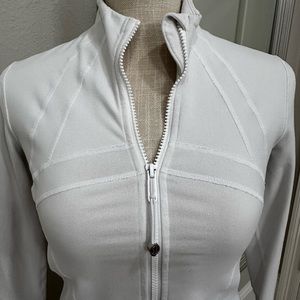 White Lululemon Define Jacket size 6, in great condition.